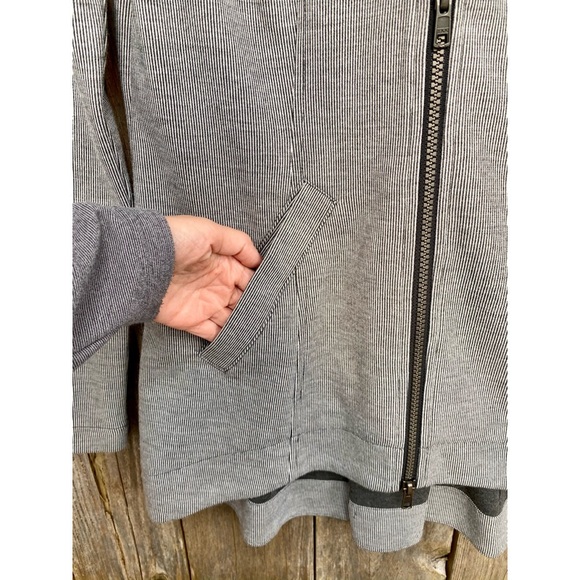 CABI stripe drop off zipper jacket - Picture 8 of 12